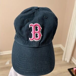Women’s Boston B hat